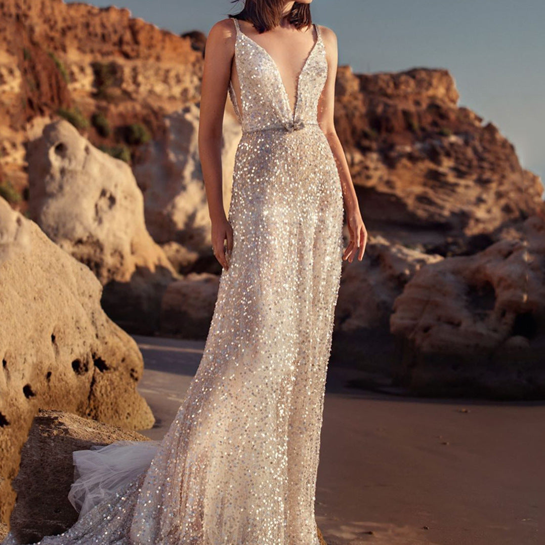 WOLFF | V-Ausschnitt Ärmelloses Taillensammlungs Silber Paillette Slip Dress