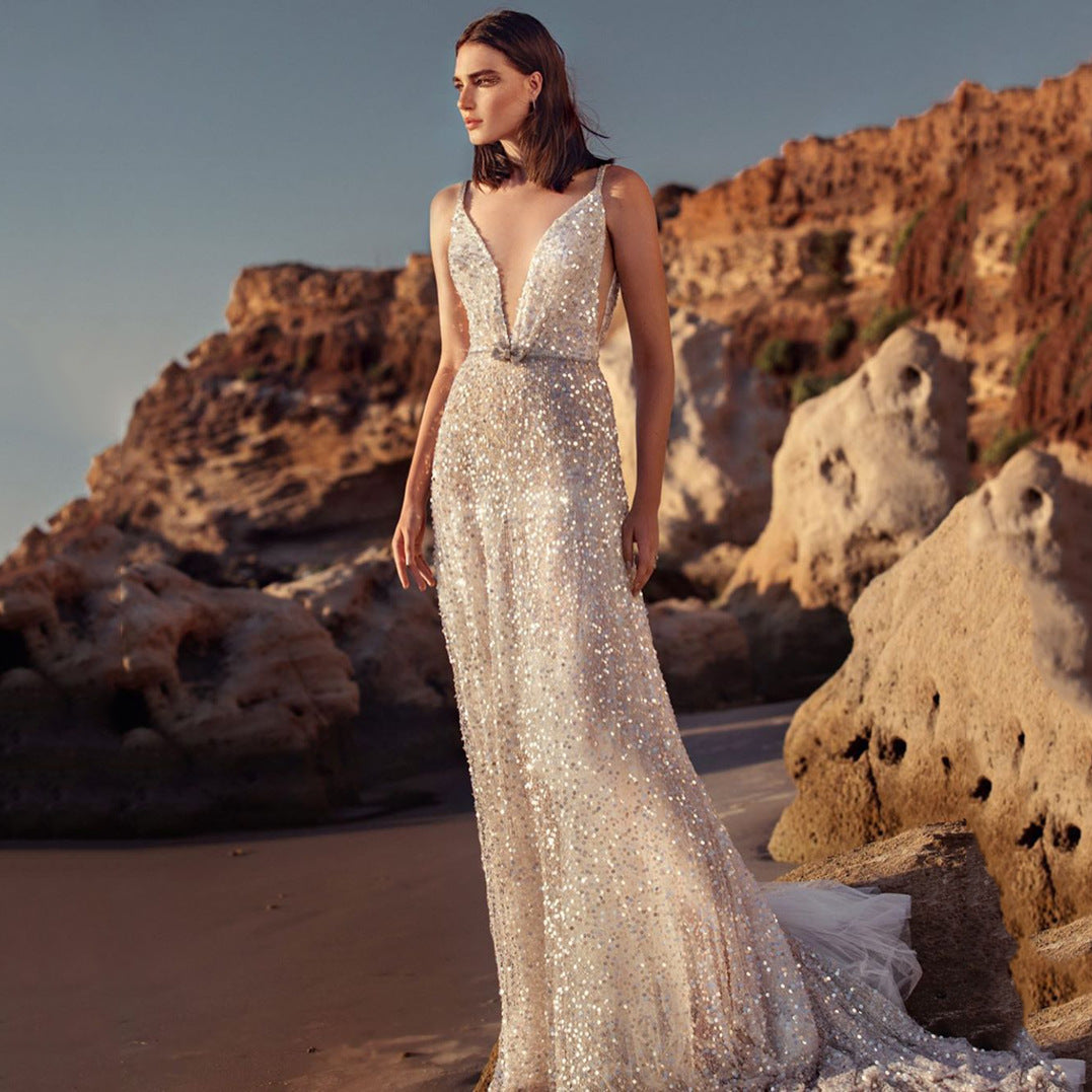 WOLFF | V-Ausschnitt Ärmelloses Taillensammlungs Silber Paillette Slip Dress