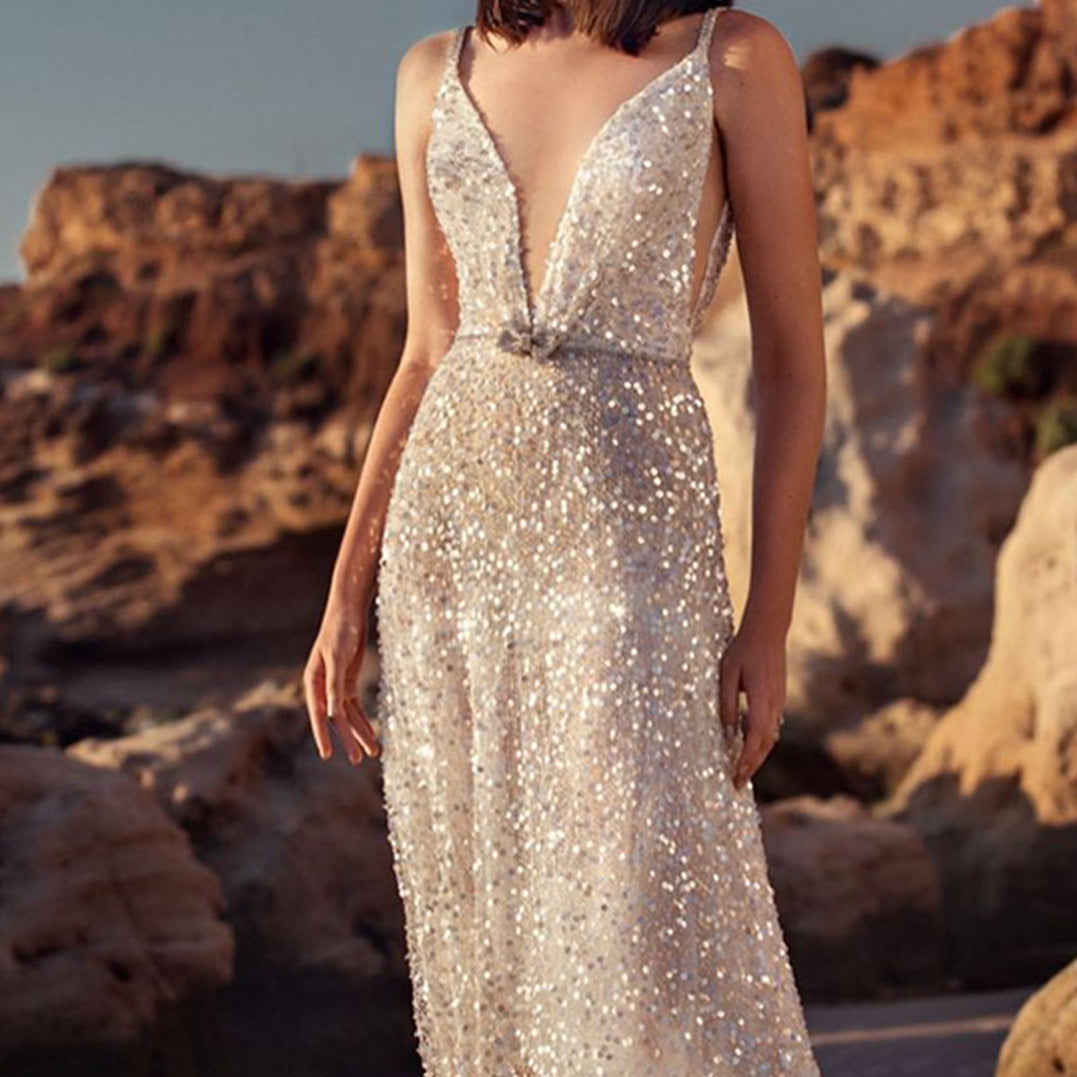 WOLFF | V-Ausschnitt Ärmelloses Taillensammlungs Silber Paillette Slip Dress