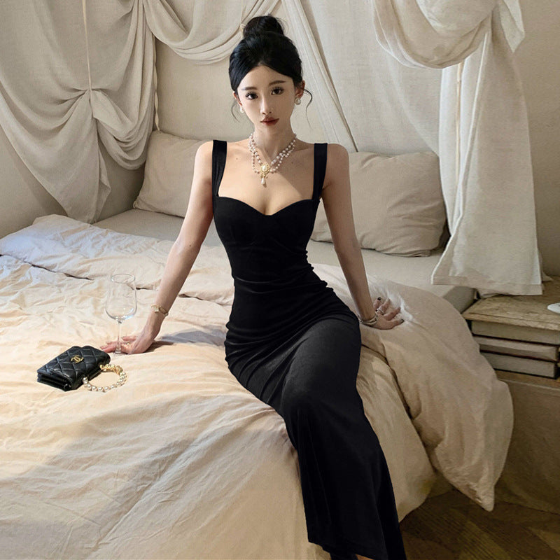 WOLFF | Slim Fit Langes Mermaid Saum Samt Cami Kleid