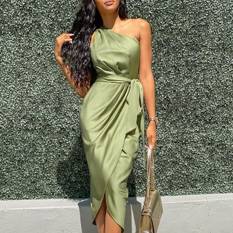 WOLFF | Asymmetrisches One-Shoulder Gürteldress Slim Fit Satin Dress