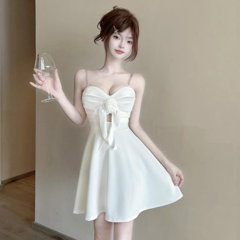 1Low-Cut Flared Waist Sling Backless Dress