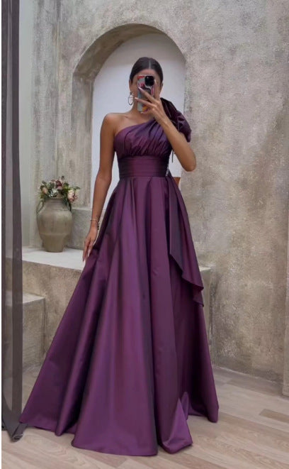 WOLFF | Eine-Schulter Langarm Hochwertiges Kleid mit großem Saum