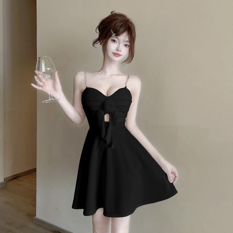 1Low-Cut Flared Waist Sling Backless Dress