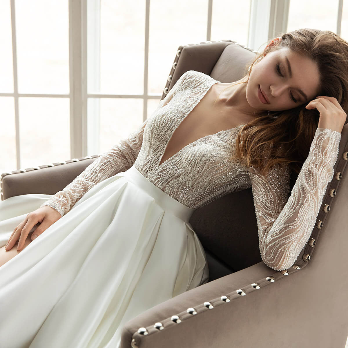 WOLFF | Goldene Prägung Hohler V-Ausschnitt Weißes Abendkleid