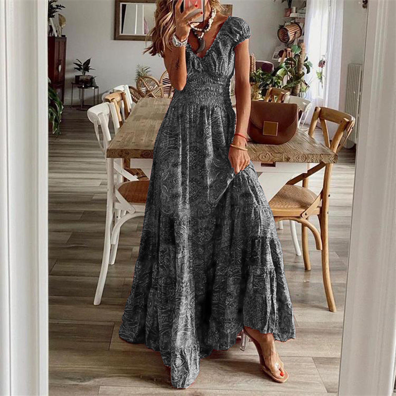 WOLFF | Tailliertes floral gemustertes Maxi Kleid mit weitem Rock