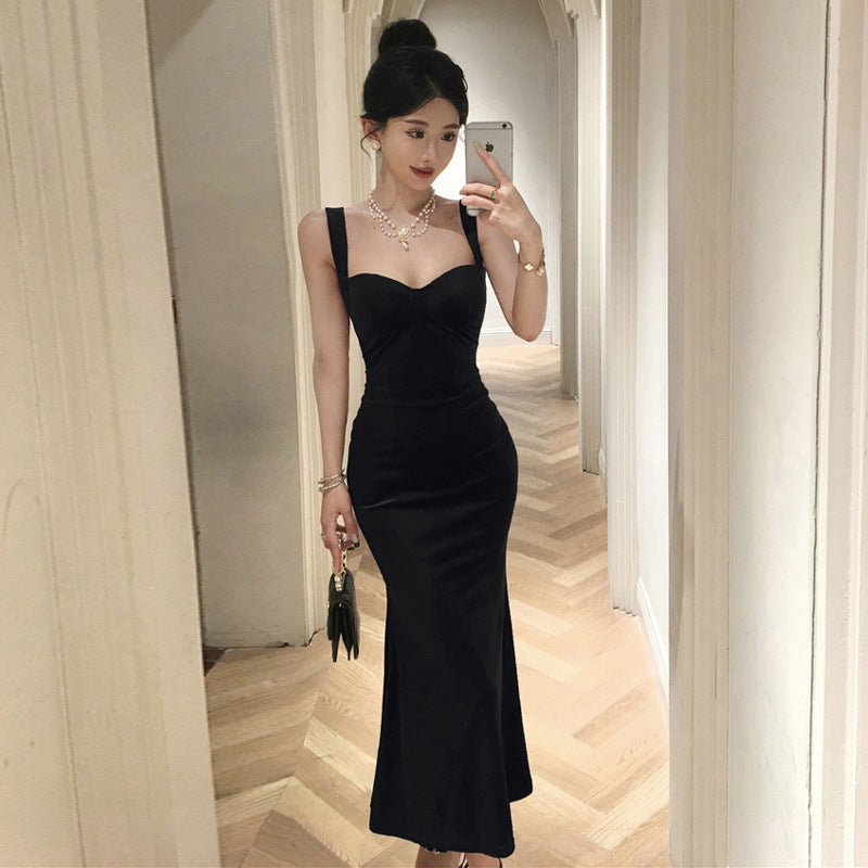 WOLFF | Slim Fit Langes Mermaid Saum Samt Cami Kleid