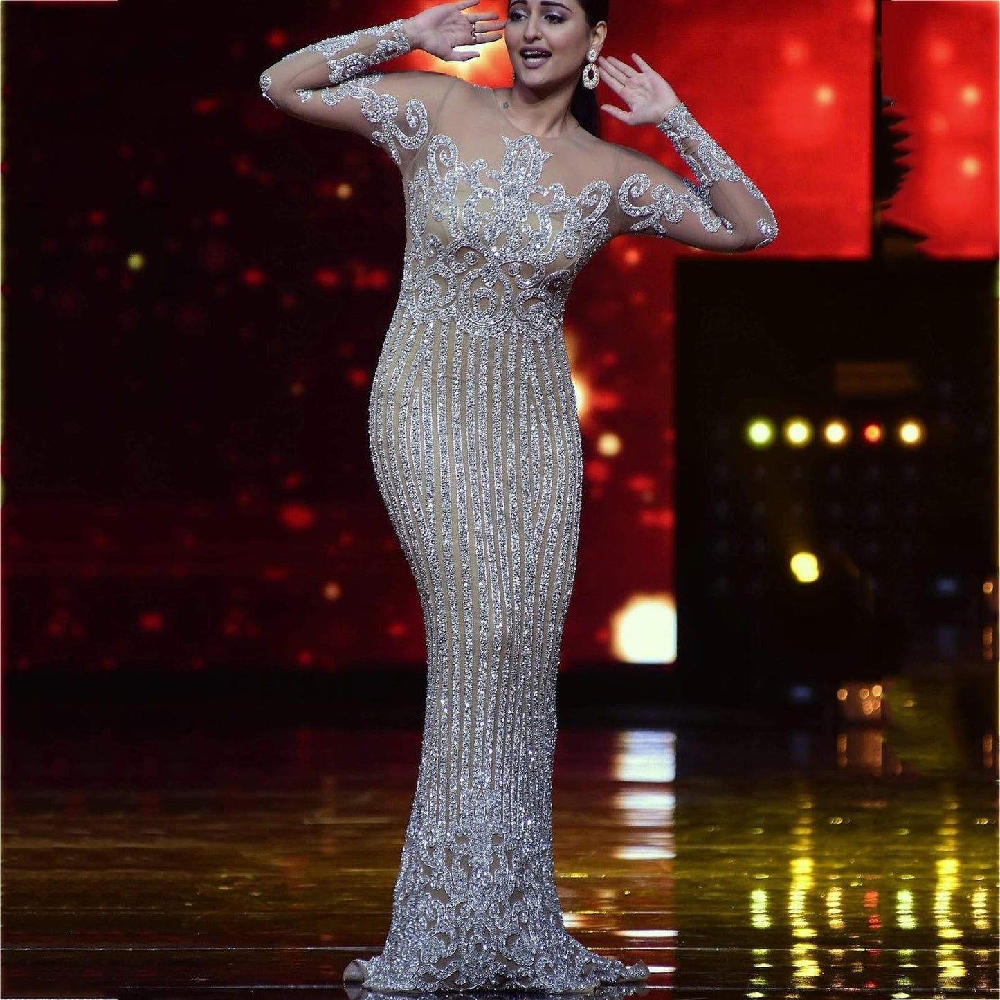 WOLFF | Goldfolien-Langarm-Abendkleid