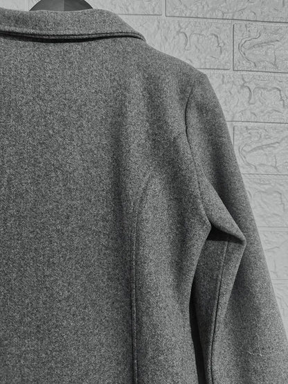 – Gewebter einreihiger Mantel