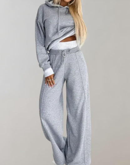 Heidi-Mode | Delige Set von einem zweifarbigen Hoodie und einer Hose mit weitem Bein