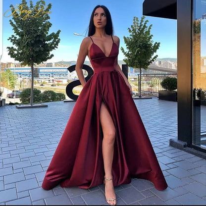 WOLFF | Trägerloses Deep V Split Party Abendkleid