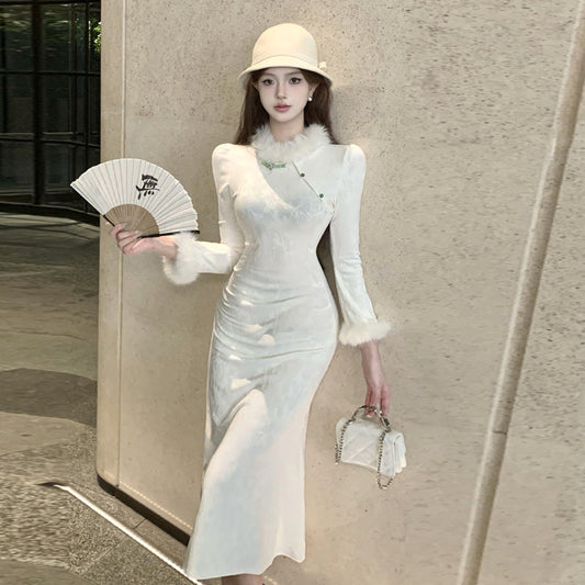 WOLFF | Sanfter Taillen-Velours-Cheongsam-Kleid