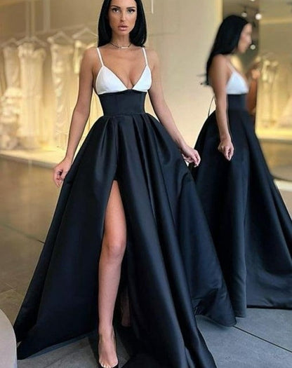WOLFF | Trägerloses Deep V Split Party Abendkleid