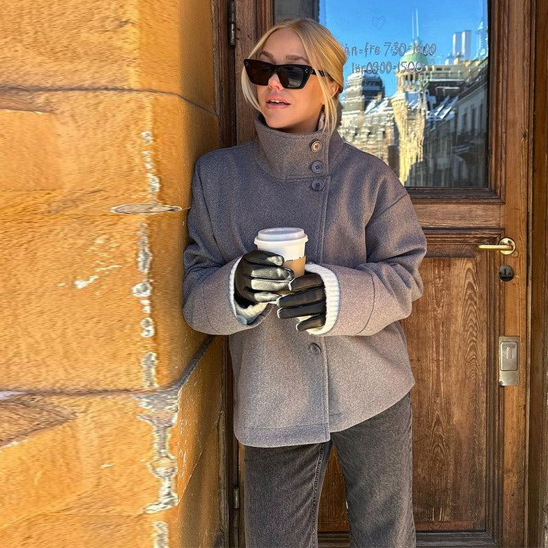 Damen Kurze Jacke mit hohem Kragen und Knopfverschluss Heidi-Mode