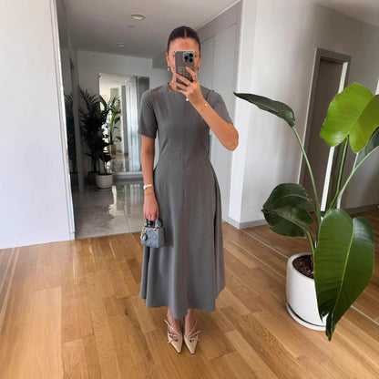 WOLFF | Taillenbetonendes Wellen-Saum-Midi-Kleid