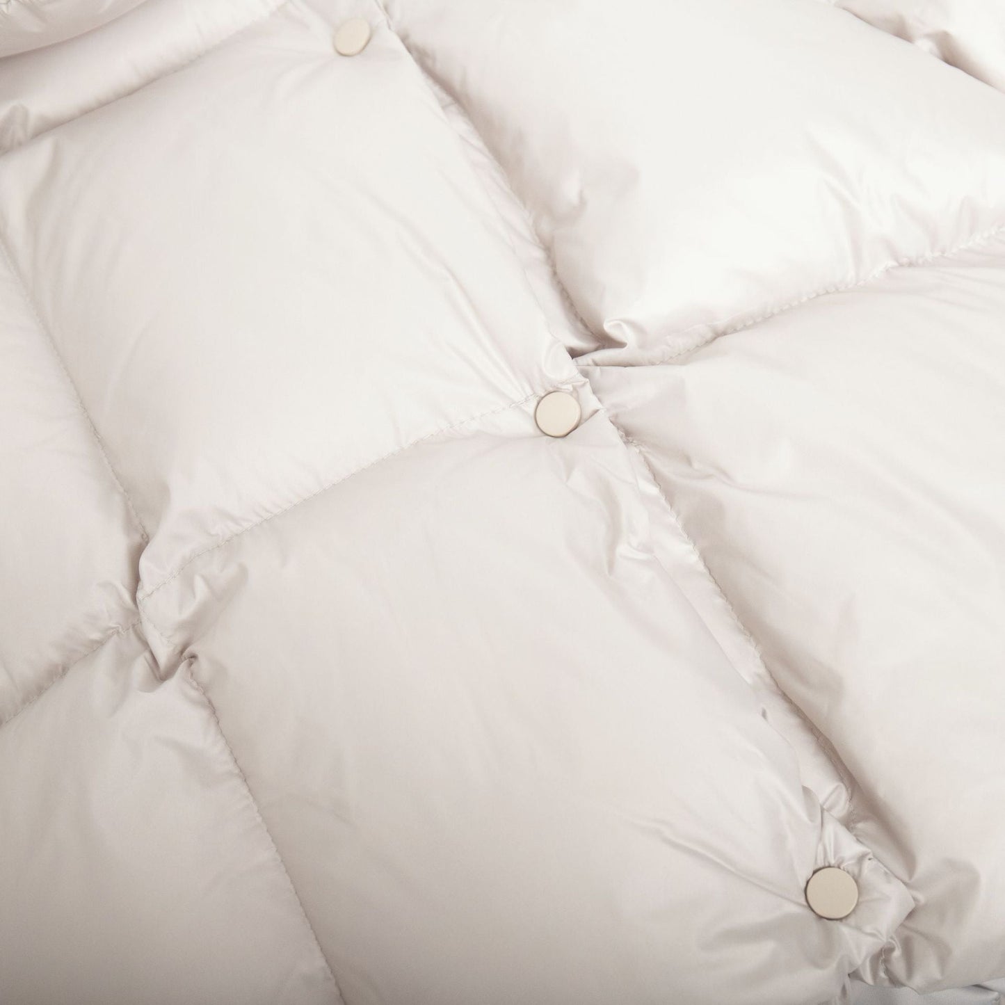 Damen Modischer, kurz geschnittener Daunenmantel mit Kapuze Heidi-Mode