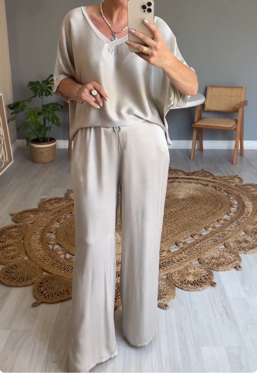 WOLFF | Einfarbiges Seiden-V-Ausschnitt-Casual-Set