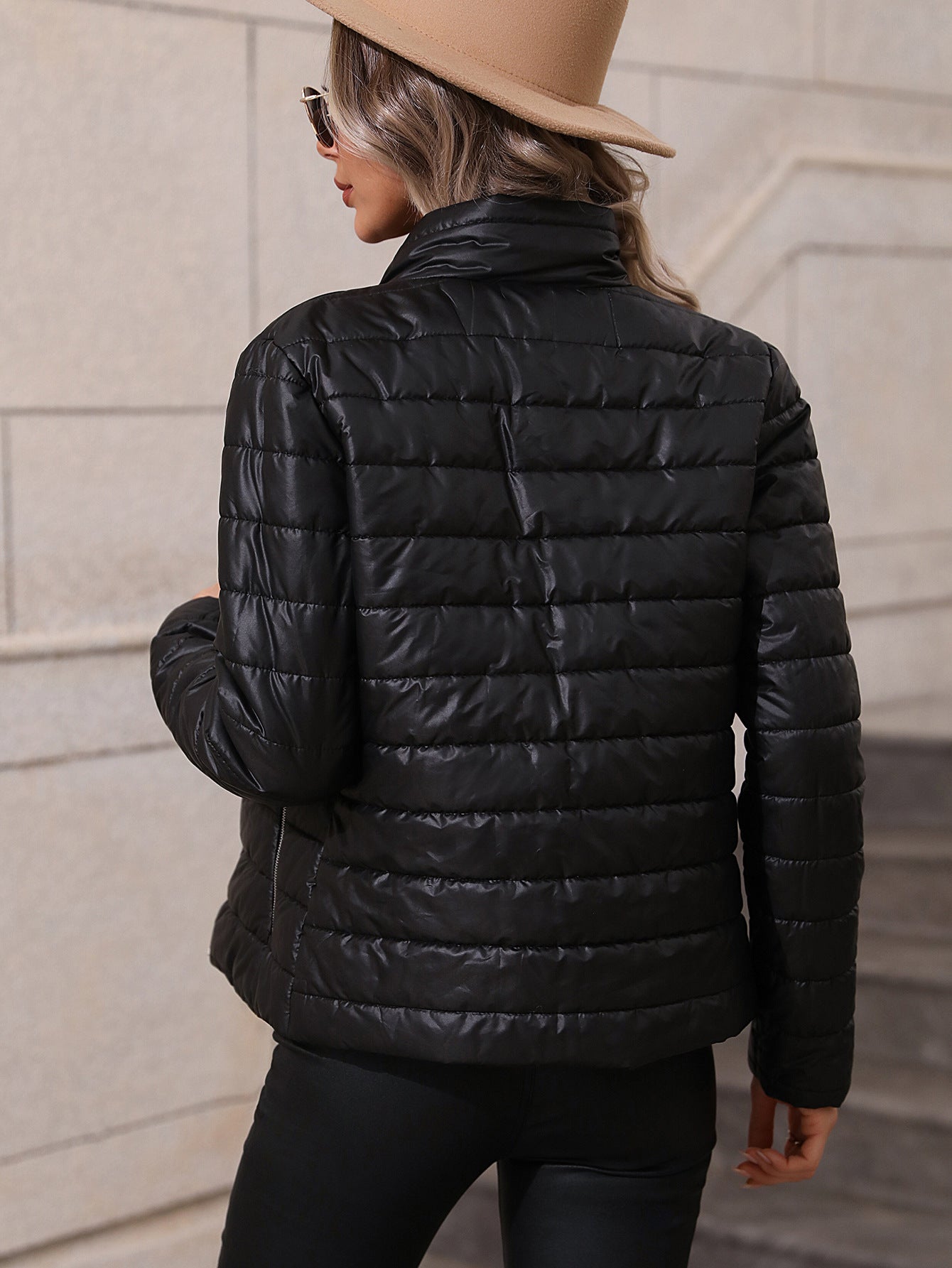 Damen gesteppte Übergangsjacke mit hochgeschlossenem Kragen und praktischen Taschen -Mode