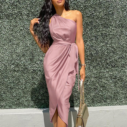 WOLFF | Asymmetrisches One-Shoulder Gürteldress Slim Fit Satin Dress