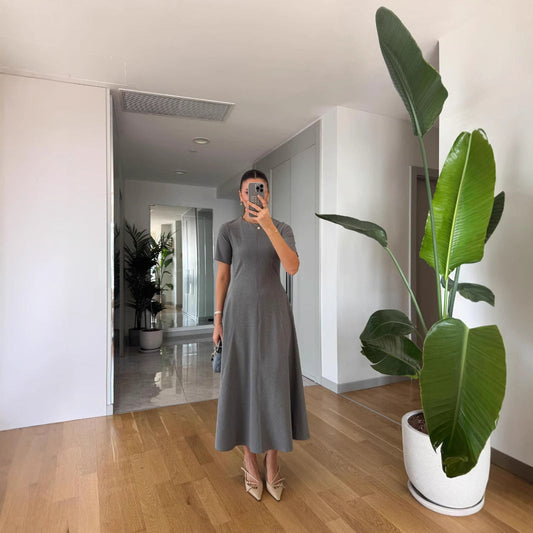 WOLFF | Taillenbetonendes Wellen-Saum-Midi-Kleid