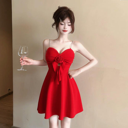 1Low-Cut Flared Waist Sling Backless Dress