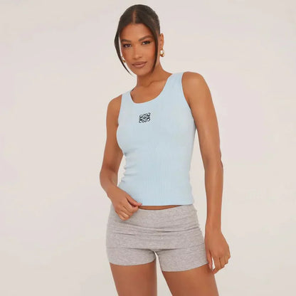 Geripptes Tanktop mit zarter Stickerei