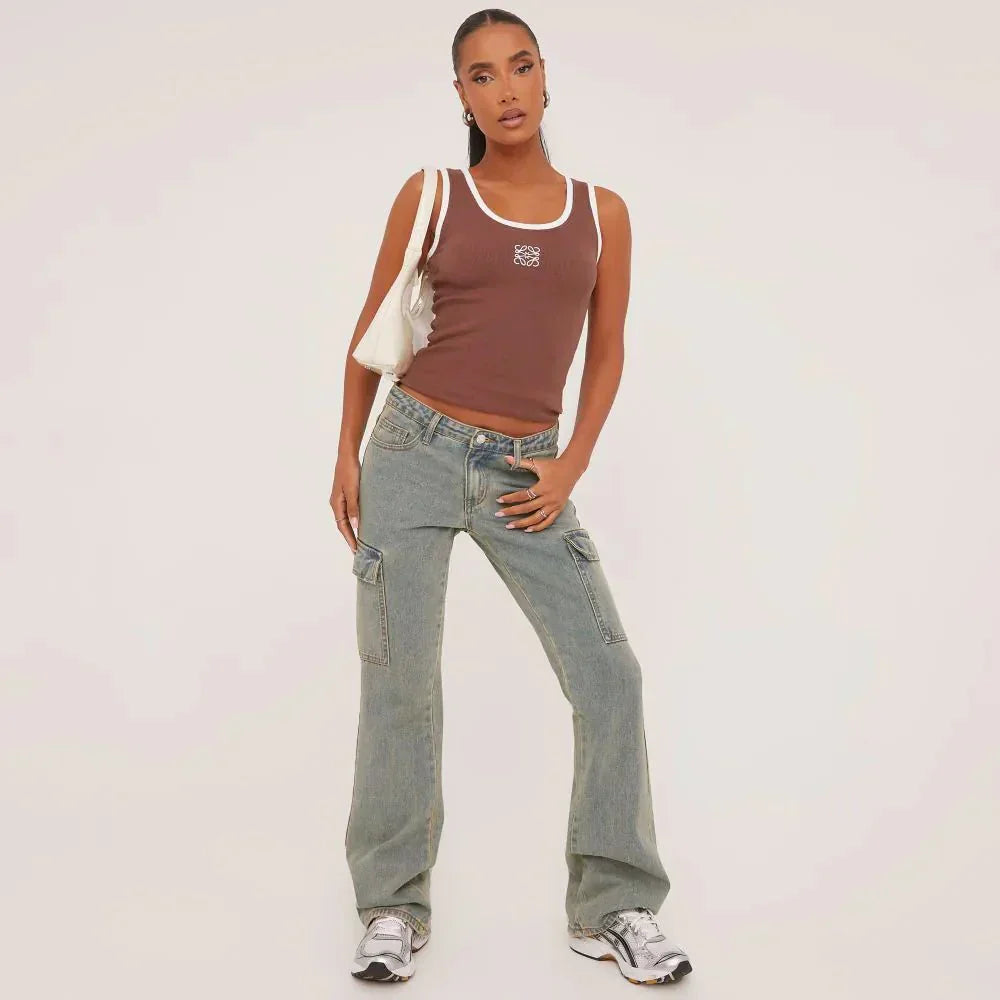 Geripptes Tanktop mit zarter Stickerei