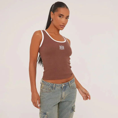 Geripptes Tanktop mit zarter Stickerei