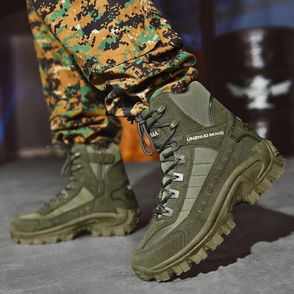 Coole militärische Winterstiefel